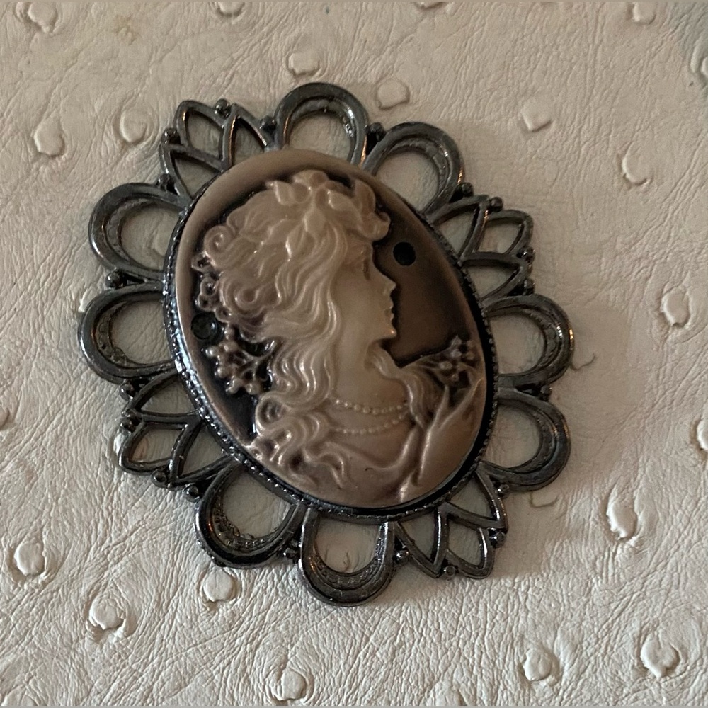 NEW Cameo - Do you want a necklace or a brooch?  * LOWEST PRICE *